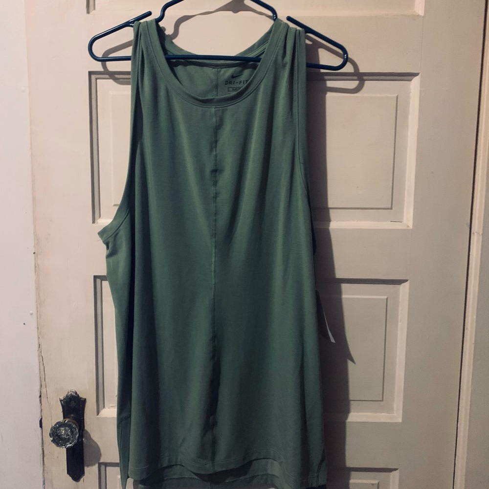 Women’s Nike Yoga Tank💚